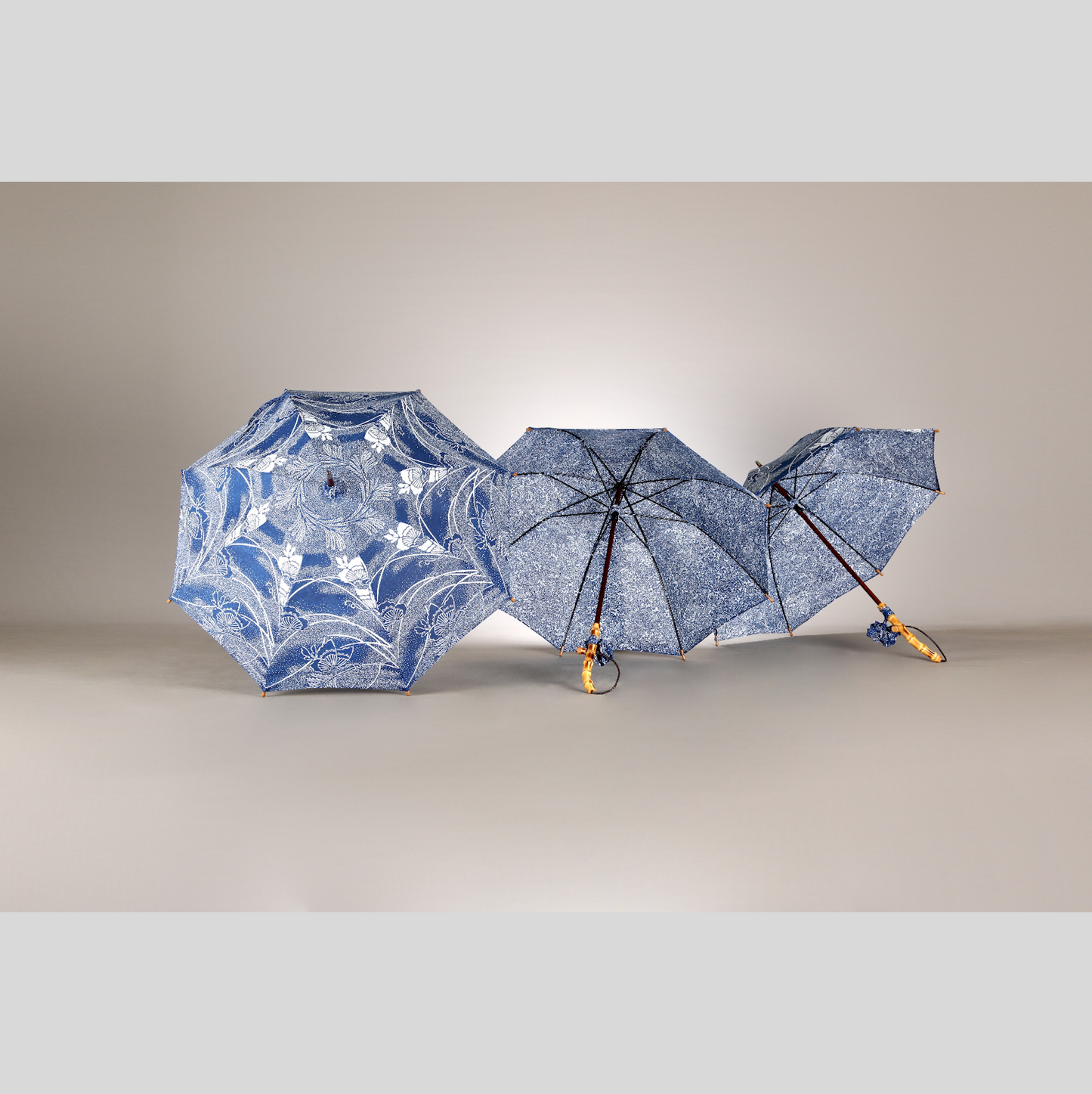 長板両面正藍染の日傘「藍影 - 蝶」