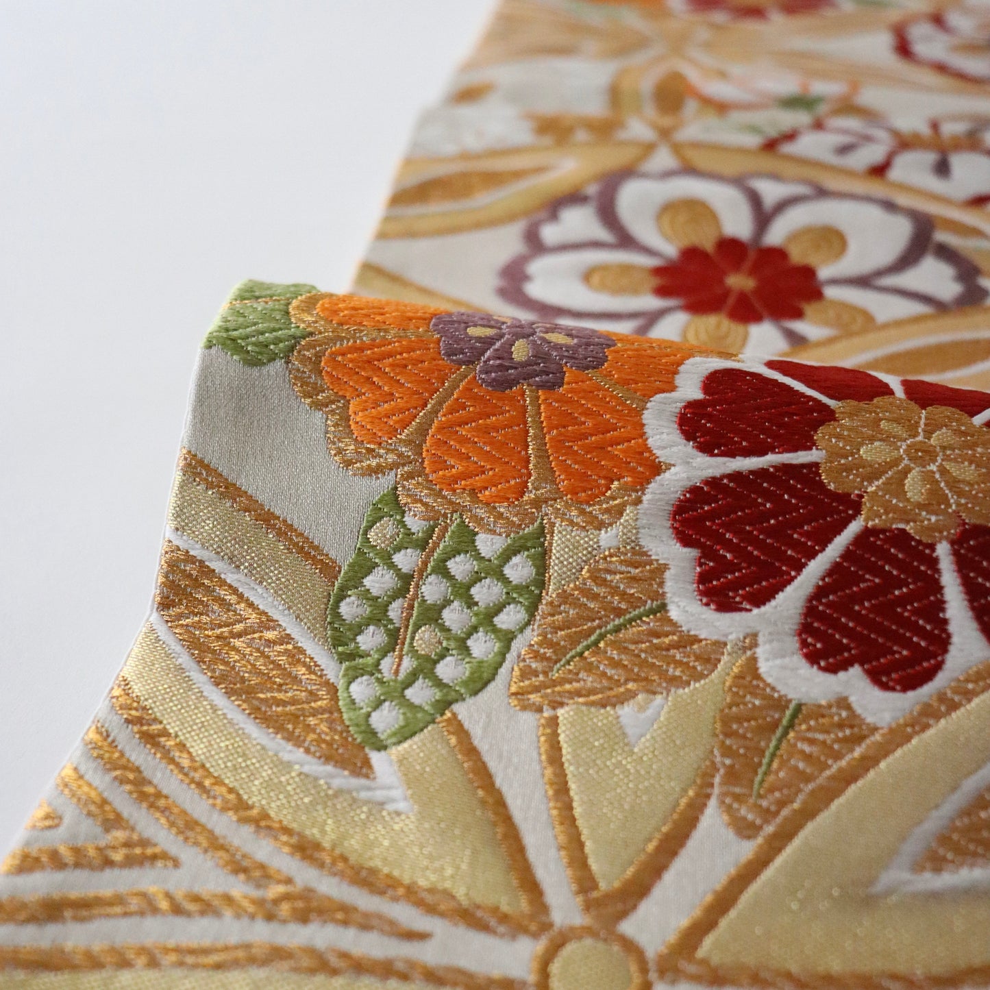 袋帯「花に輪繋ぎ」岡文織物