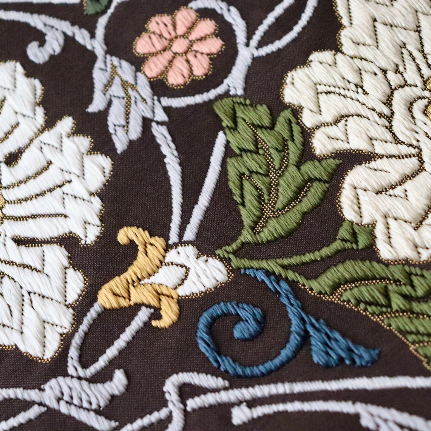 袋帯「唐綾錦 - 蔓唐草牡丹文様」織文意匠鈴木