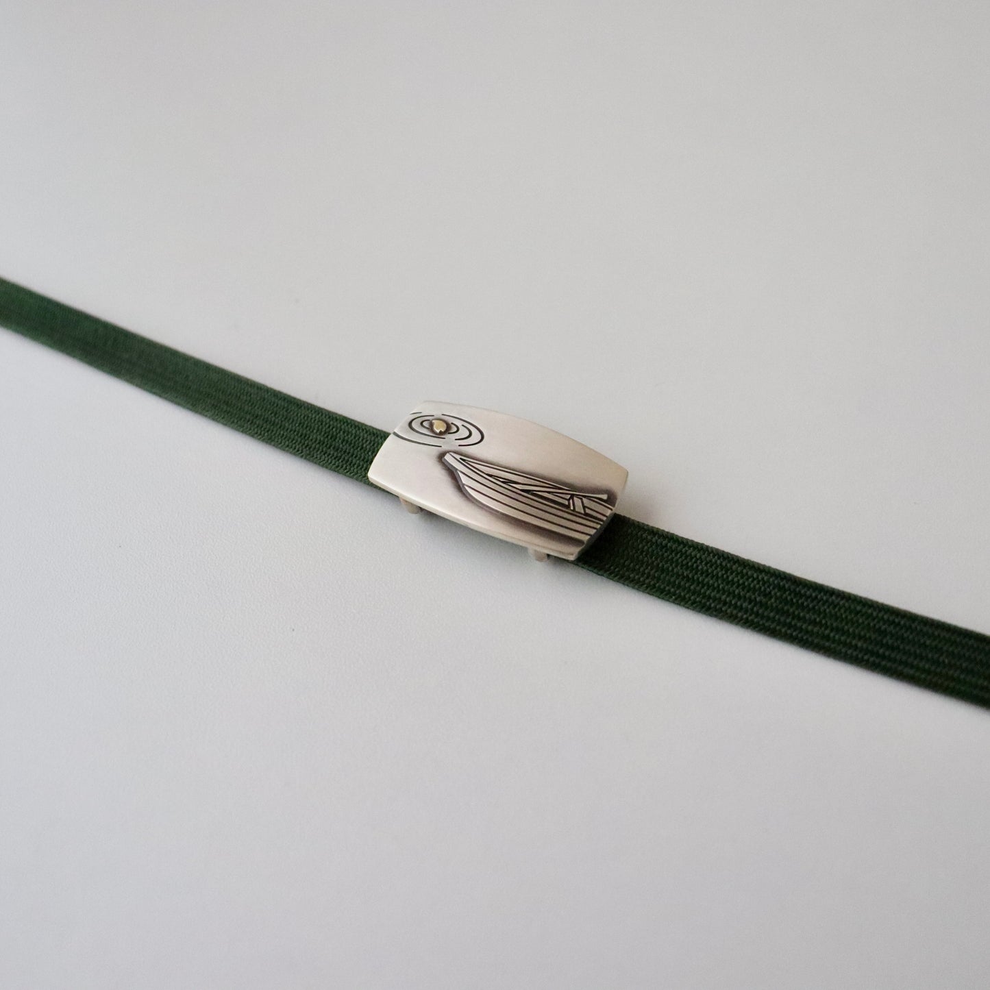 帯留「小舟に波紋 - 真鍮」大原商店