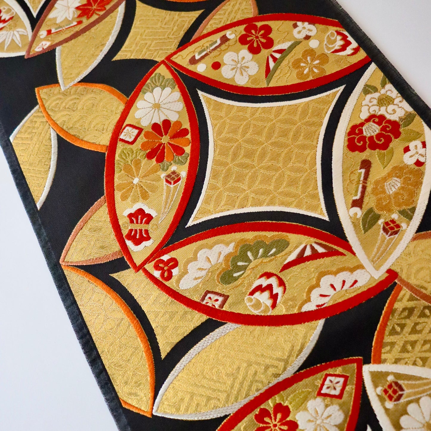 袋帯「小袖重ね七宝文」梅垣織物