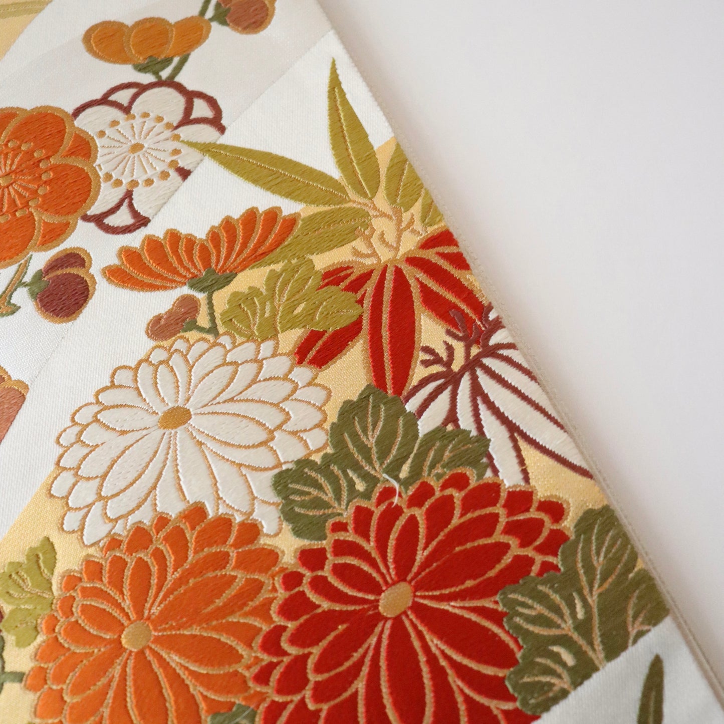 袋帯「斜取春秋花文」梅垣織物