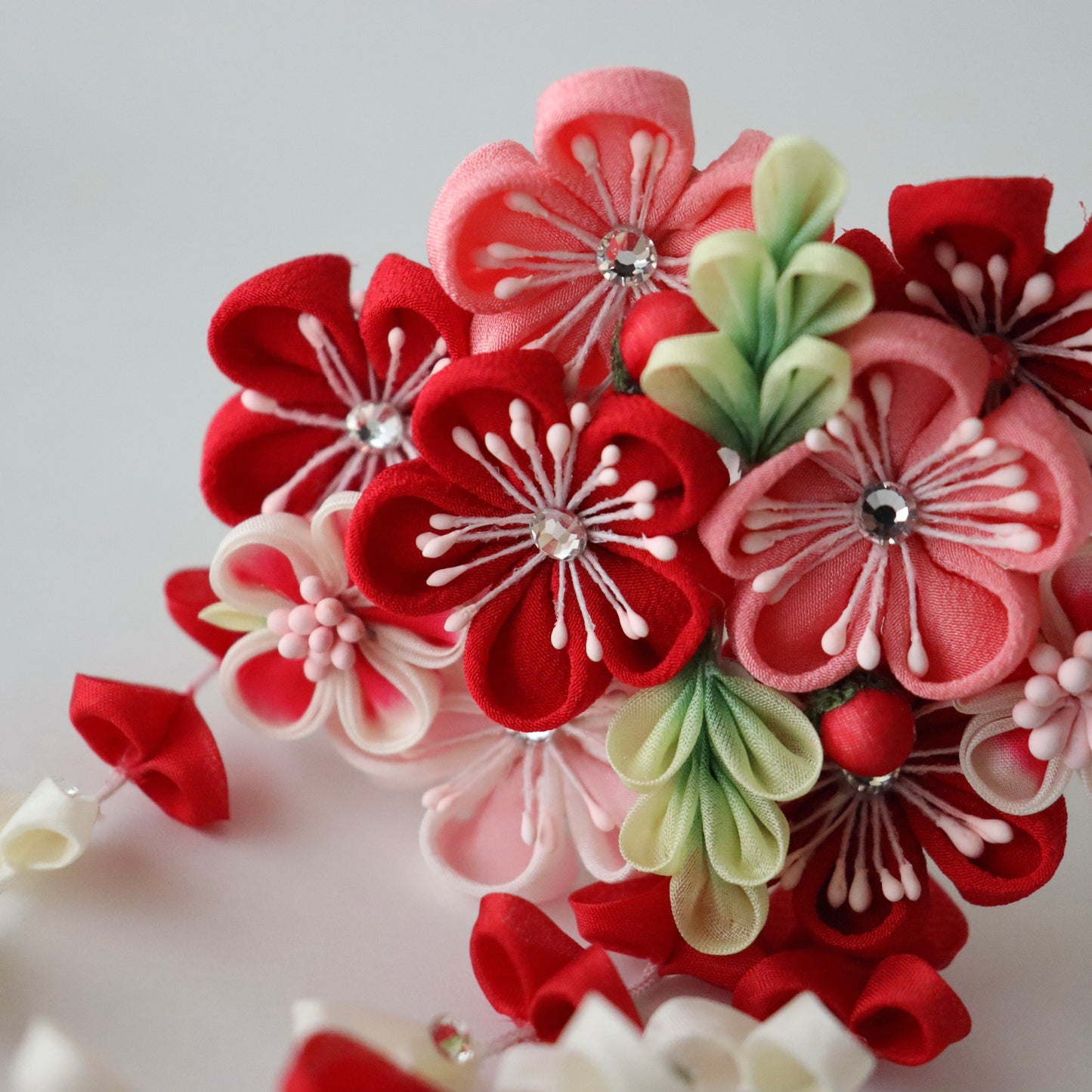 髪飾り「つまみ細工 - 九重花 赤」大原商店