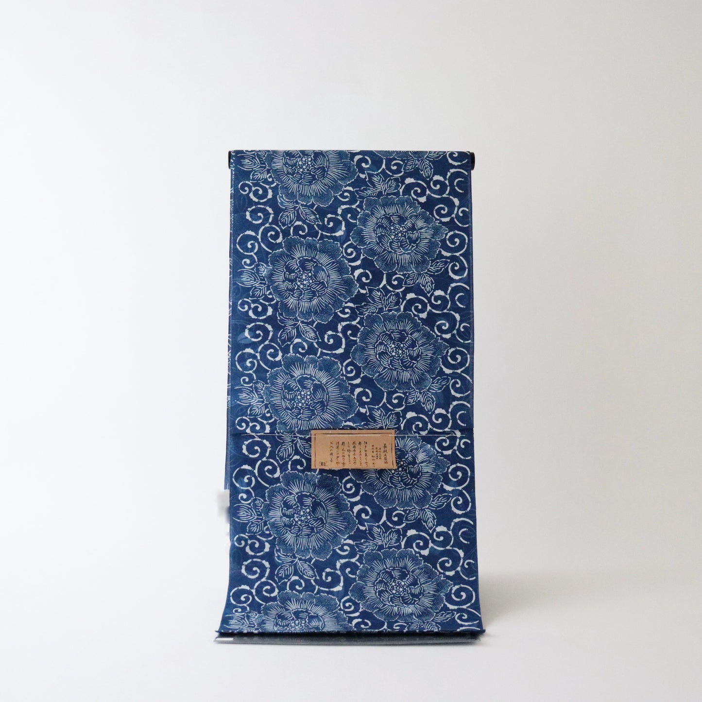 綿縮ゆかた「長板中型両面藍染 - 椿牡丹」初山寛