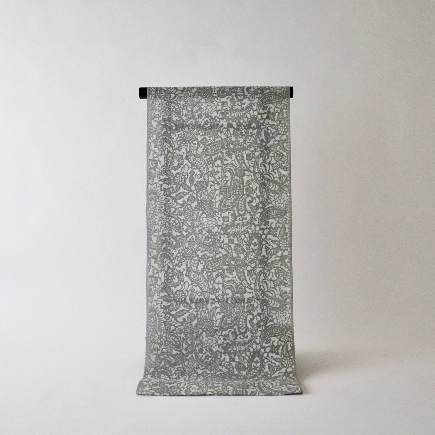 綿紅梅ゆかた「松煙染ペイズリー」衣草紙