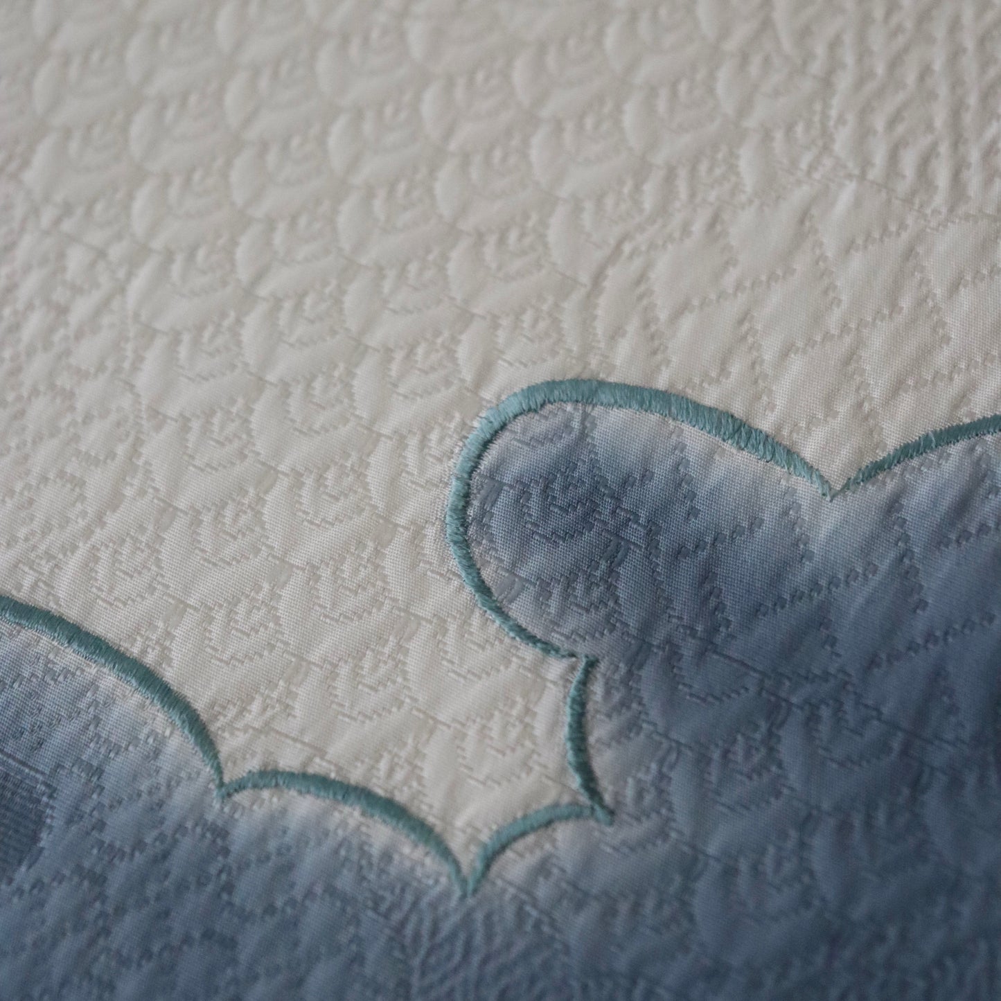 帯揚げ「雲三色暈し雲取横振刺繍 - blu-gr」和小物さくら