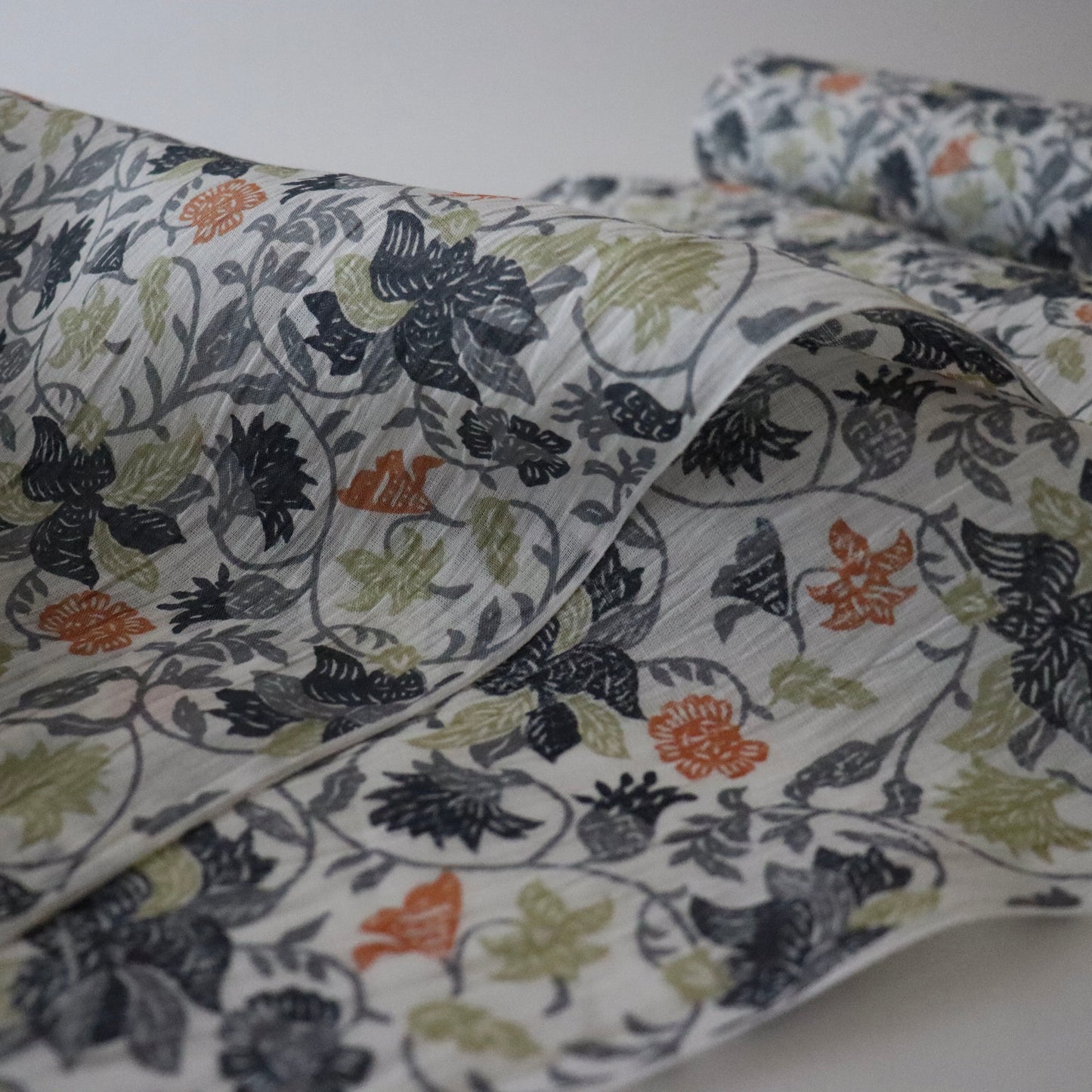 近江ちぢみ「型染 - 更紗多色」衣草紙