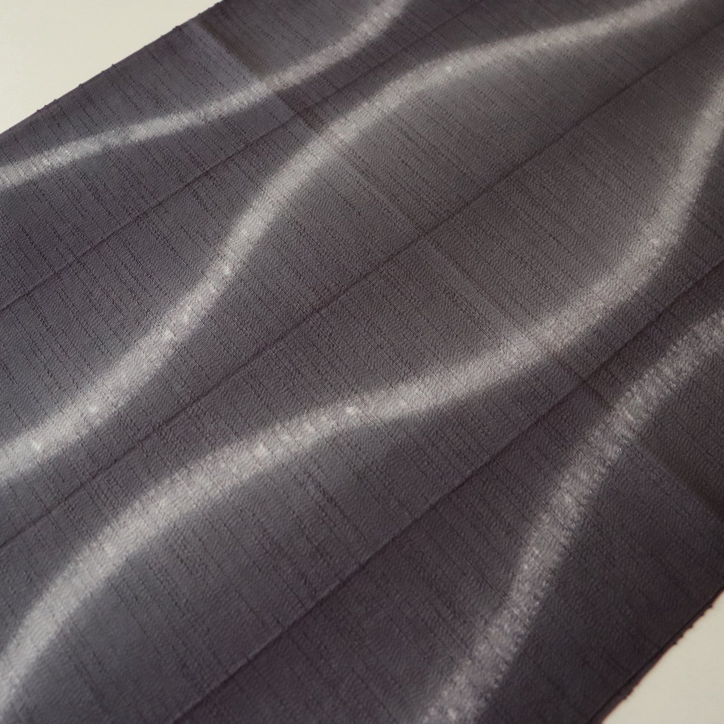 帯揚げ「紬絞立涌 - coal」和小物さくら