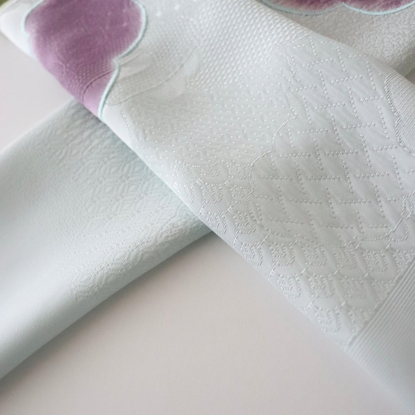 帯揚げ「雲三色暈し雲取横振刺繍 - blu/grn/pup」和小物さくら