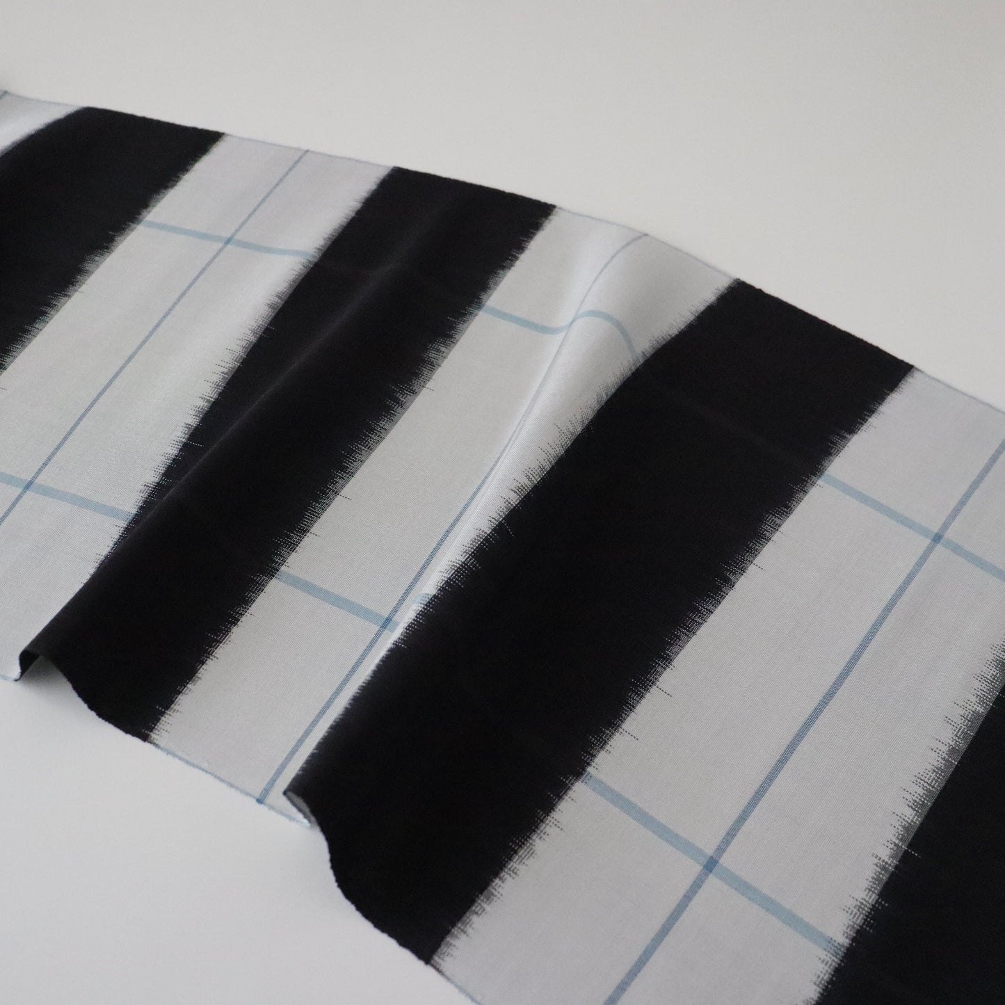 九寸名古屋帯「経浮絣花織 - 黒白段多色」澤村佳世