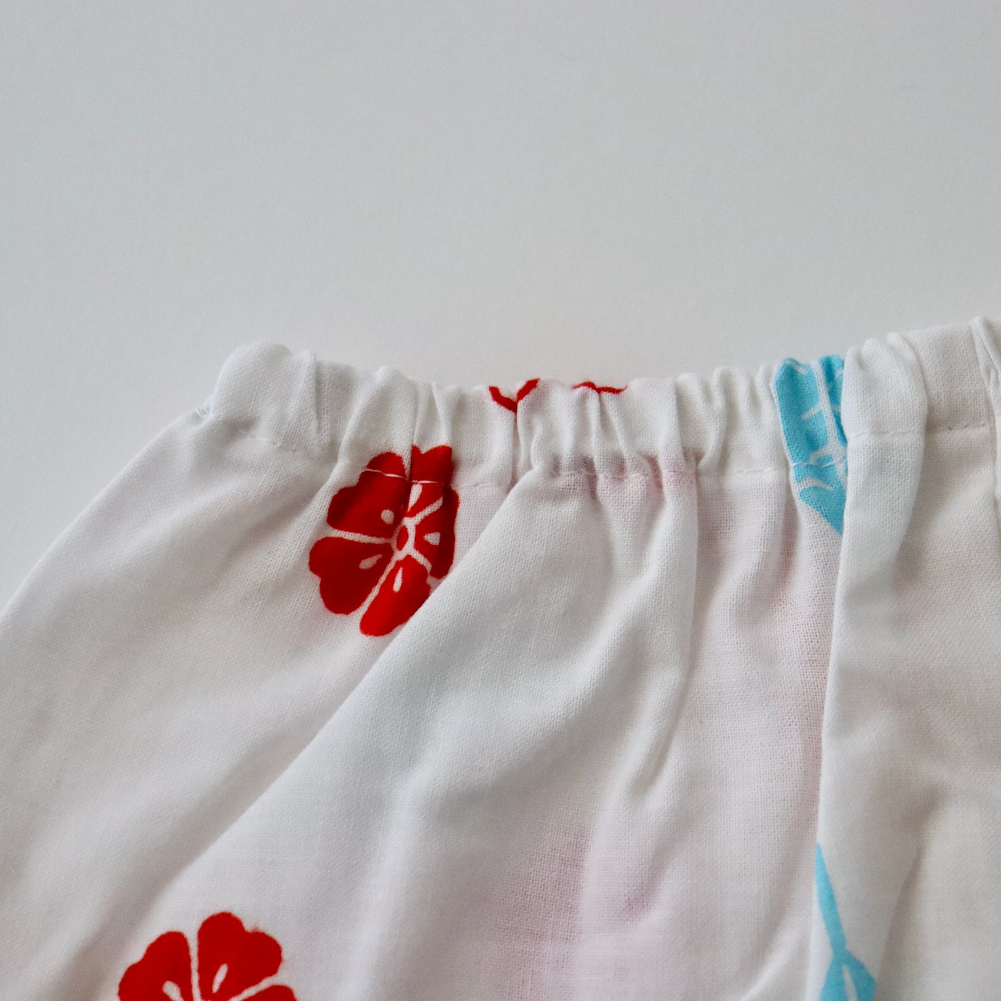 お子様甚平「花と雪輪」サイズ100:身長95〜105cm前後向け