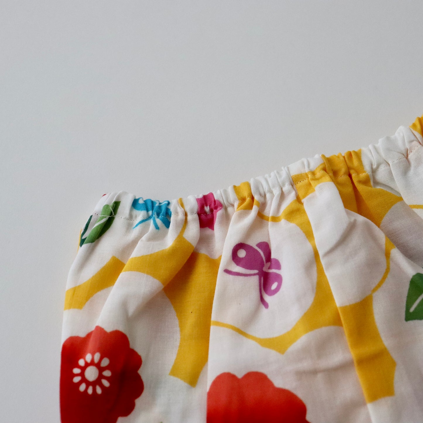 お子様甚平「花と蝶々」 サイズ110:身長105〜115cm前後向け