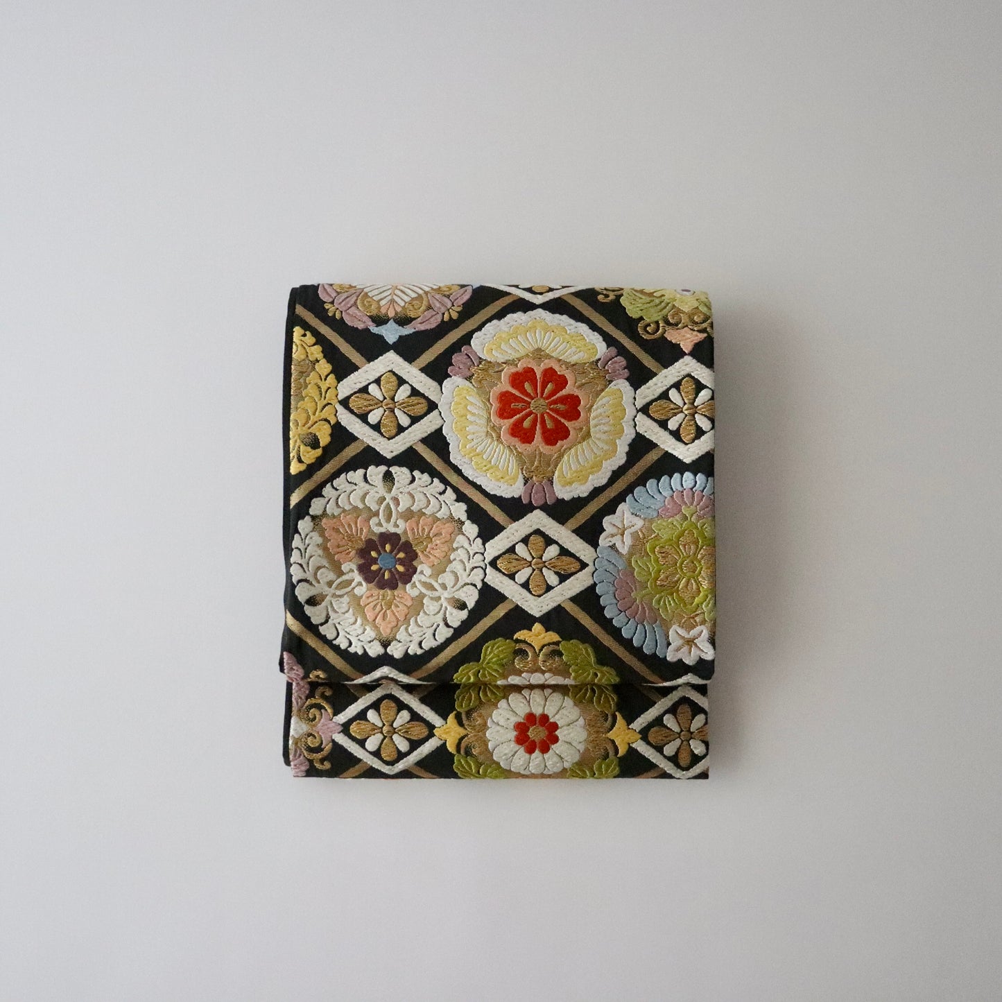 袋帯「菱襷有職華文」洛陽織物