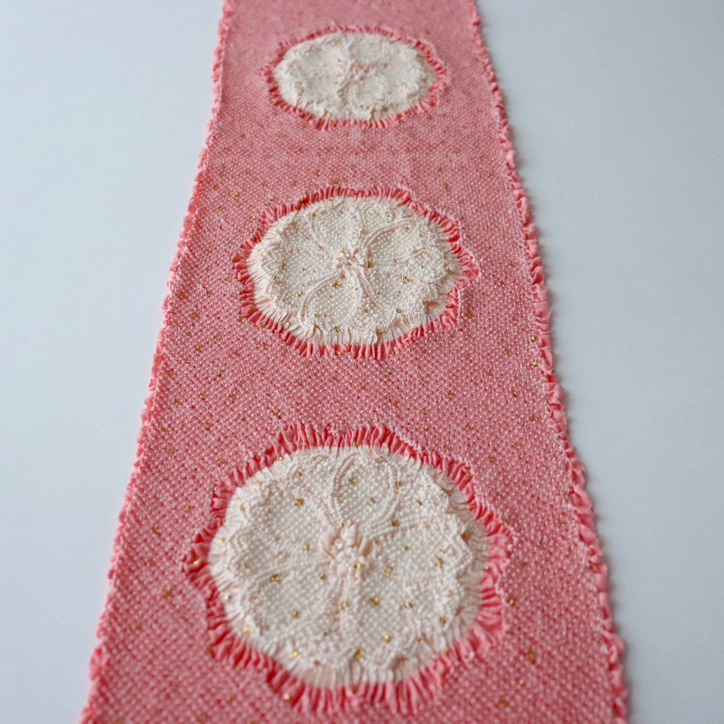 絞染帯揚げ「八重桜輪 - 桃白」大原商店