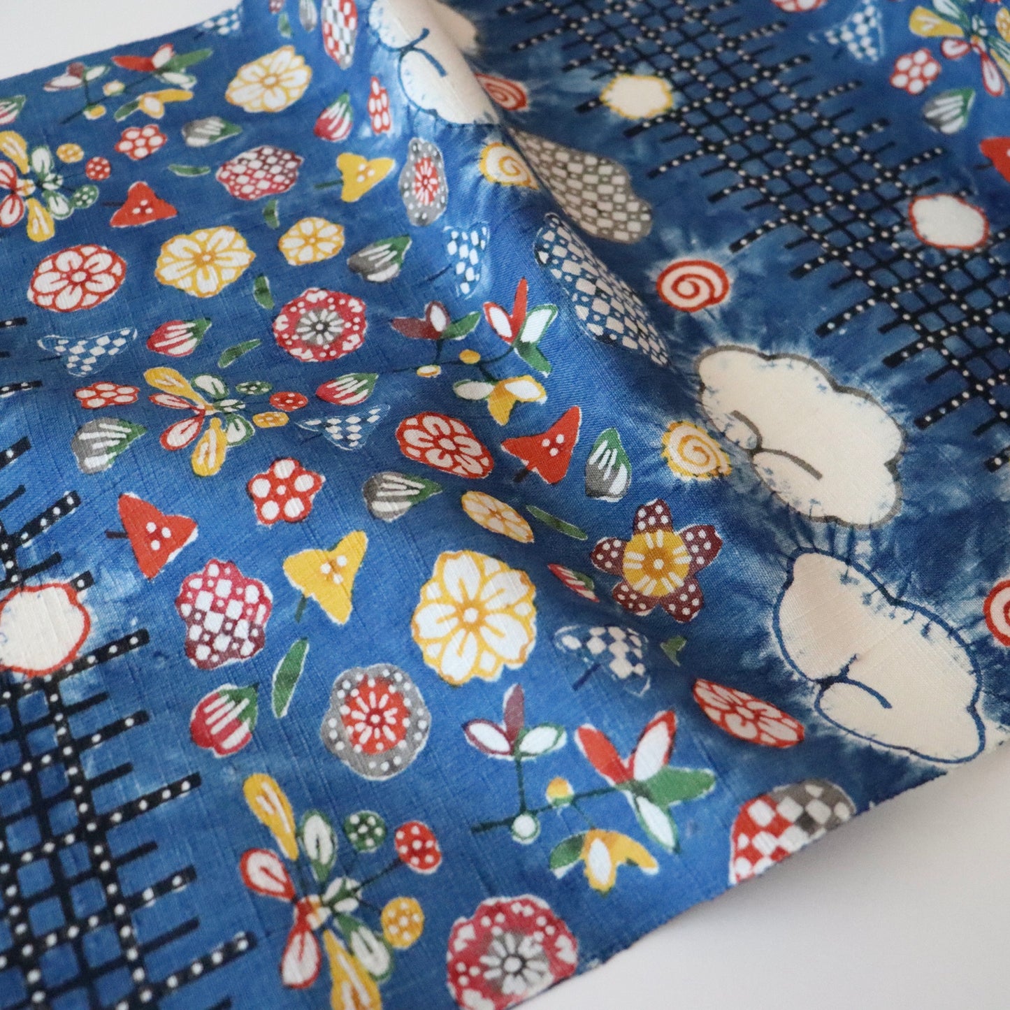 九寸名古屋帯「型絵染 - 春集う 草花文」岡本紘子