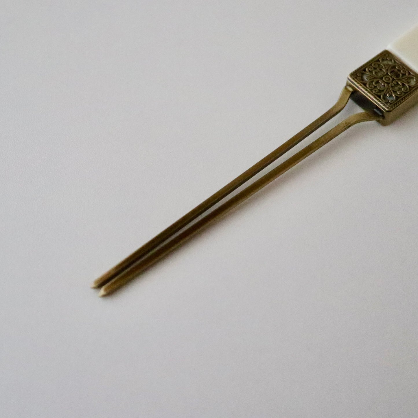 かんざし「色飾 - wht」大原商店