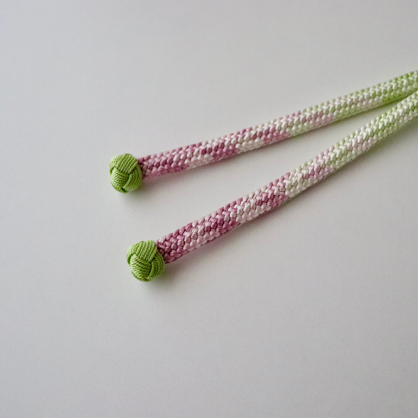 羽織紐「伊賀平唐 小田巻 - grn/pnk」和小物さくら