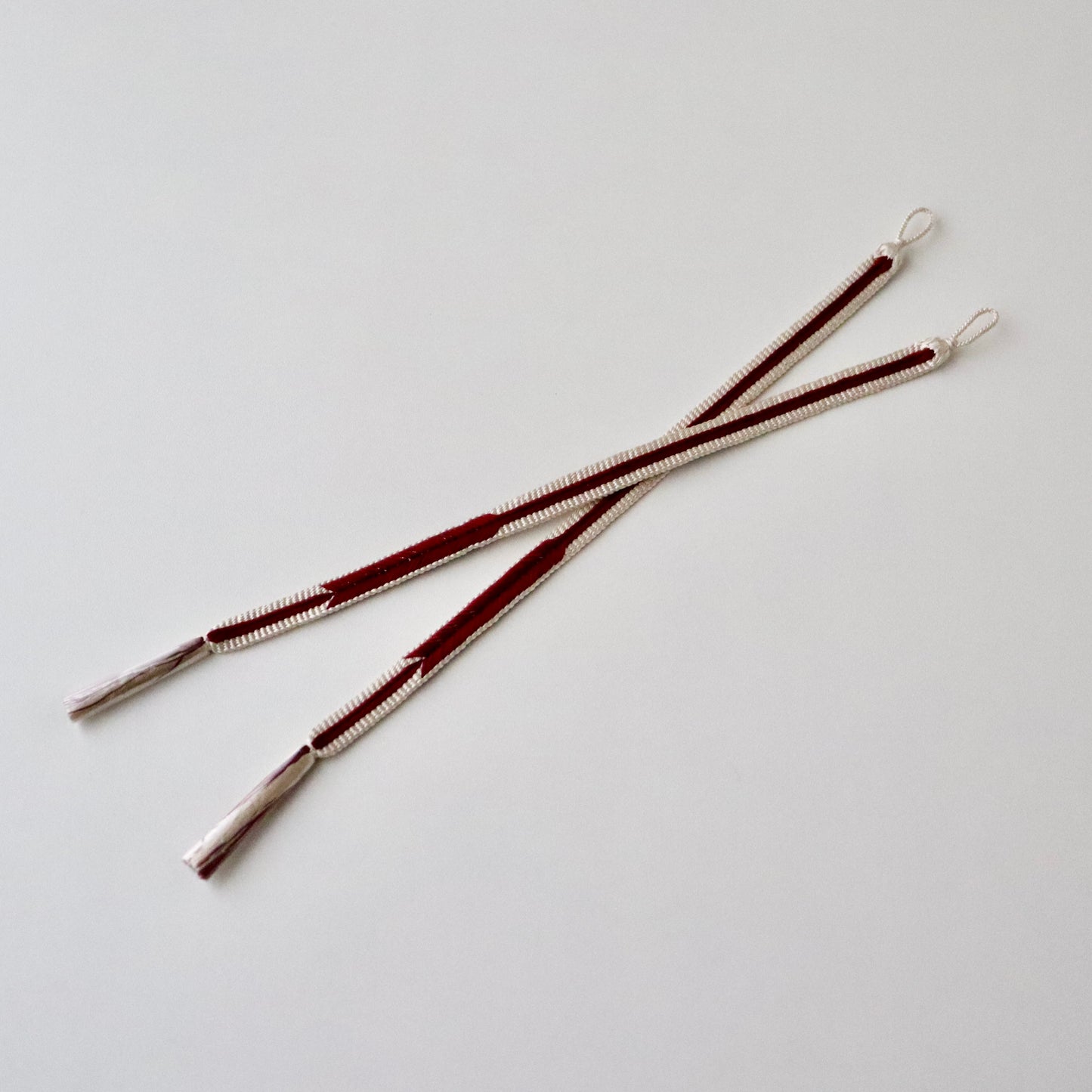 羽織紐「大和矢羽根 - wht/rd」和小物さくら