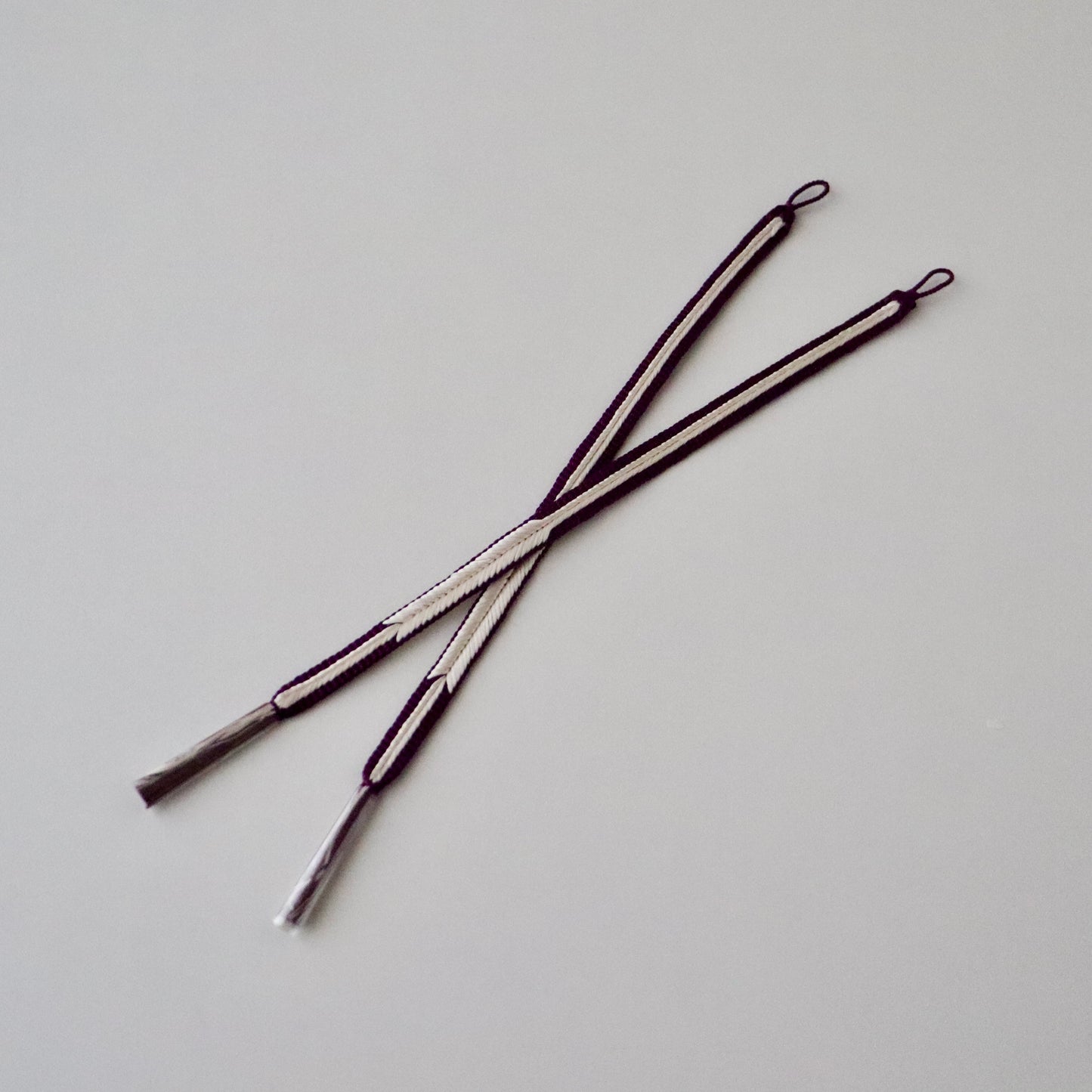 羽織紐「大和矢羽根 - burg/wht」和小物さくら