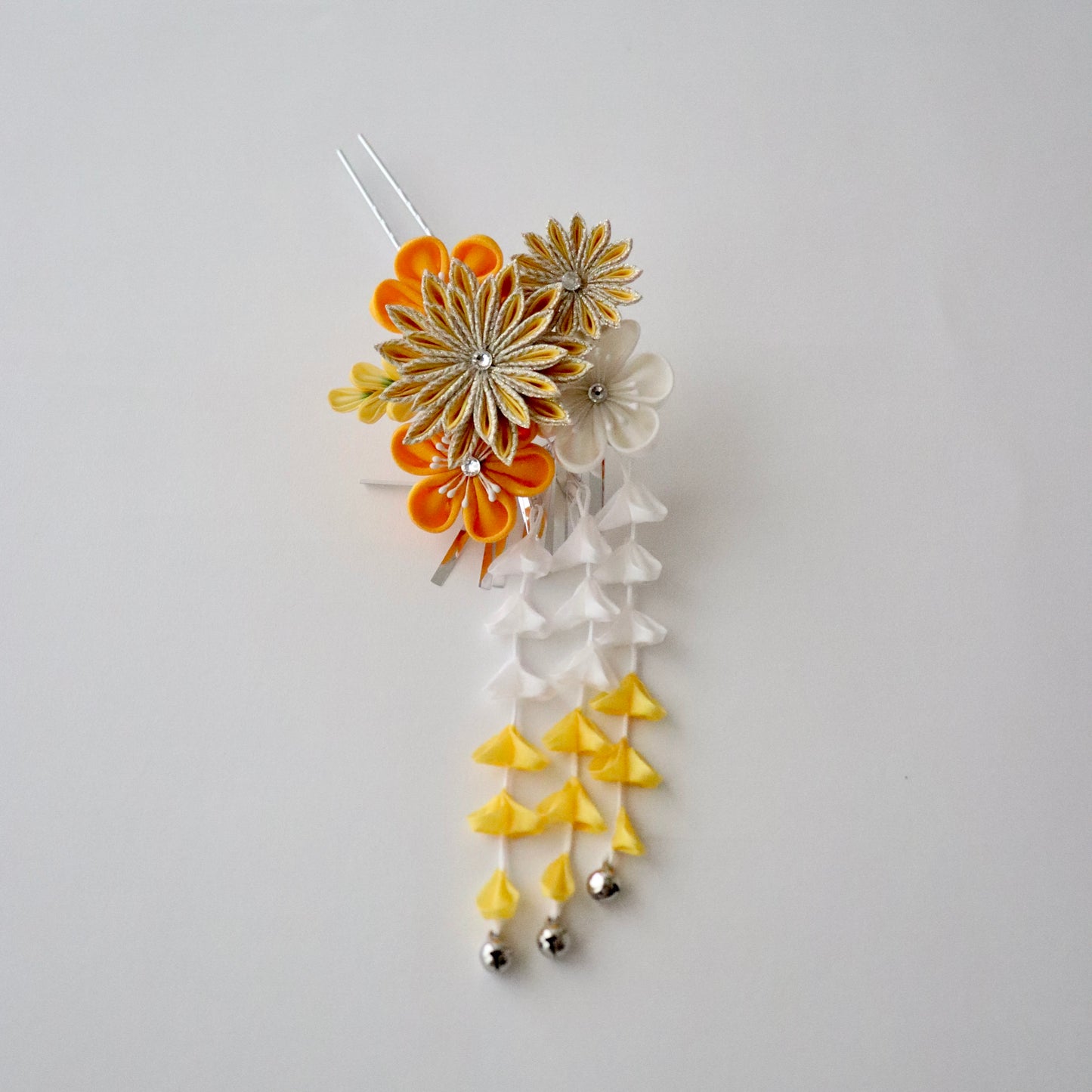 振袖向け髪飾り「つまみ細工 - 花々/支子色」大原商店