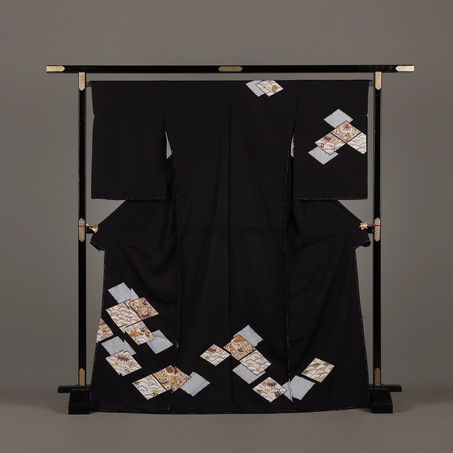 訪問着「手描き友禅 - 菱取り吉祥文」