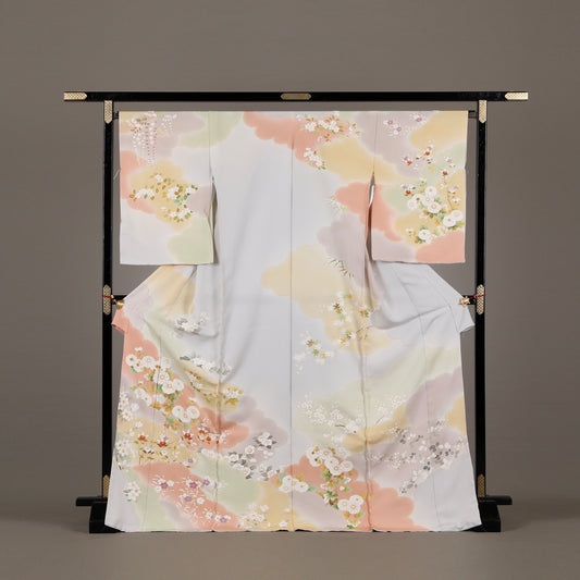 訪問着「手描き友禅 - 花と雲取り」