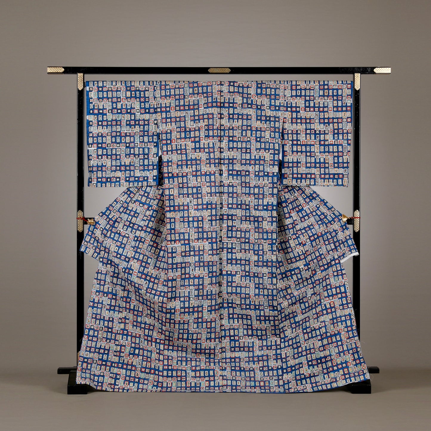 紬絵羽小紋「型絵染  - 藍地階段取り額紋」小島貞二