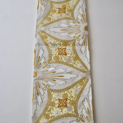 袋帯「煌彩縒金綴 - 花菱菊詰文」志都香