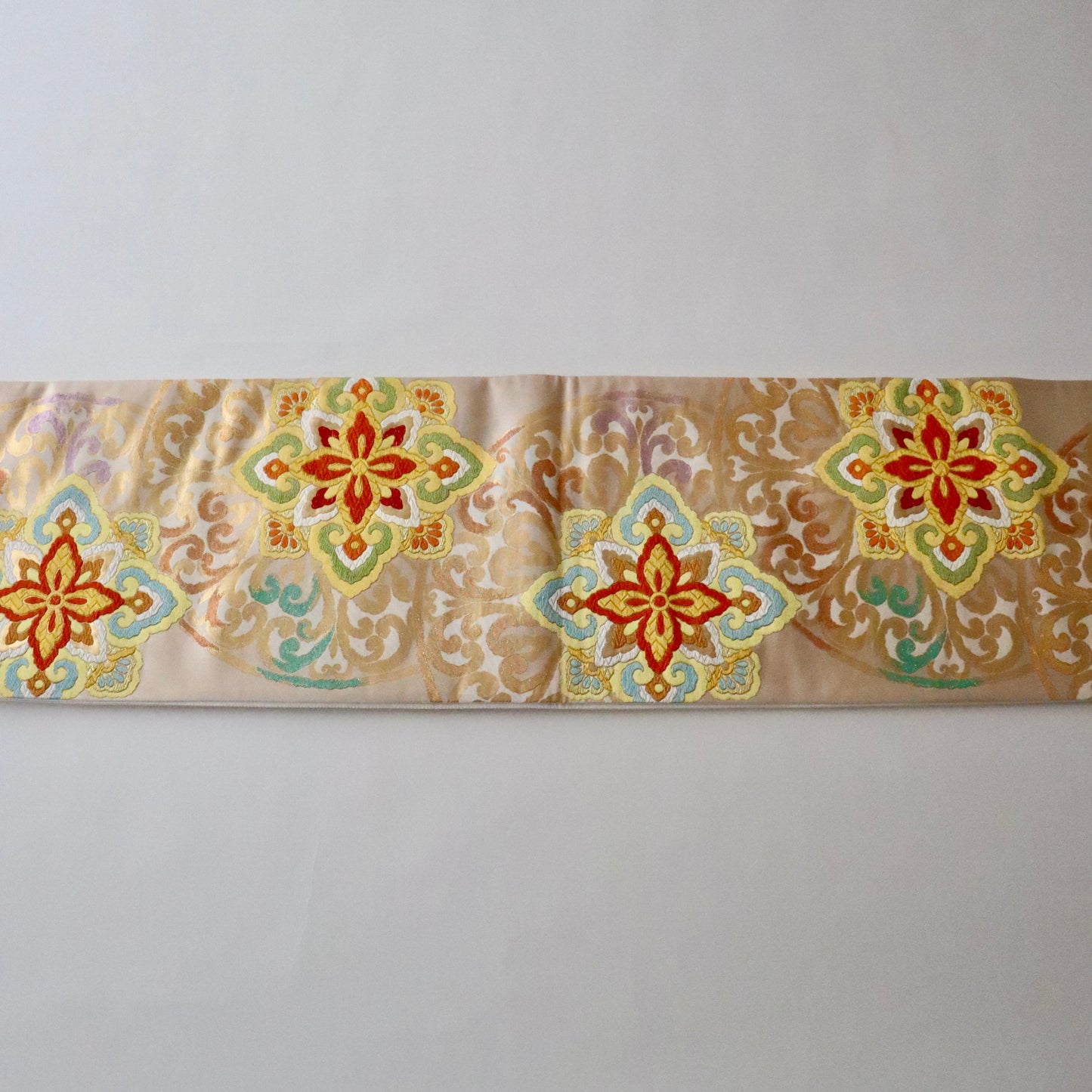 袋帯「伝承錦 - 唐草華文」絲屋善創