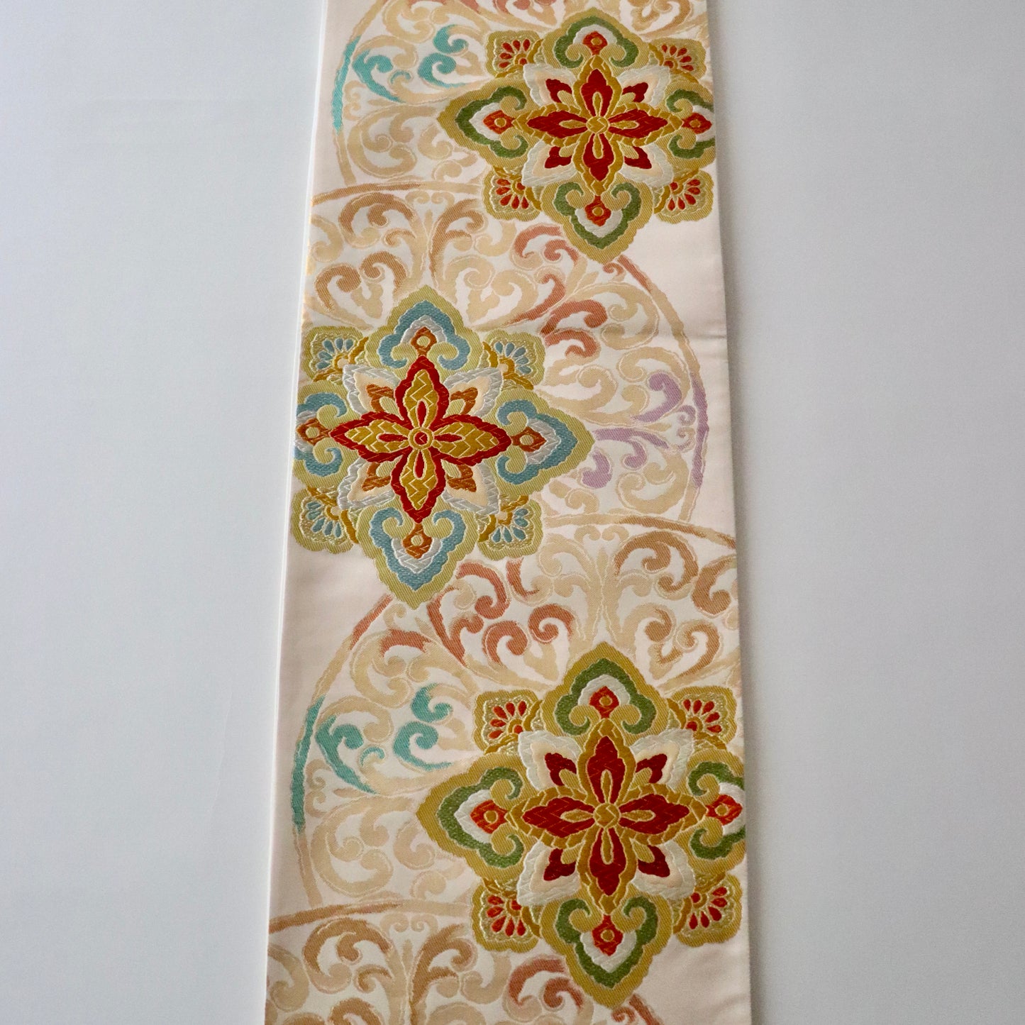 袋帯「伝承錦 - 唐草華文」絲屋善創