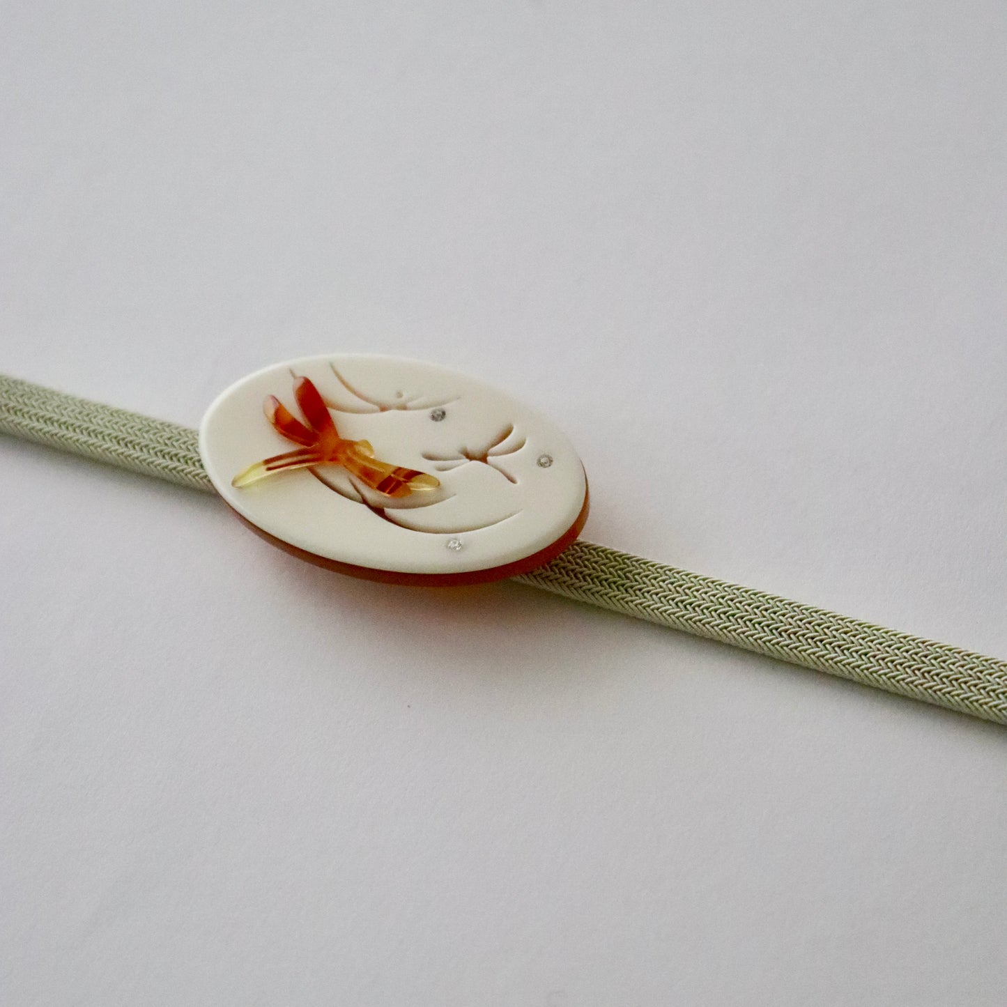 帯留「露芝蜻蛉」