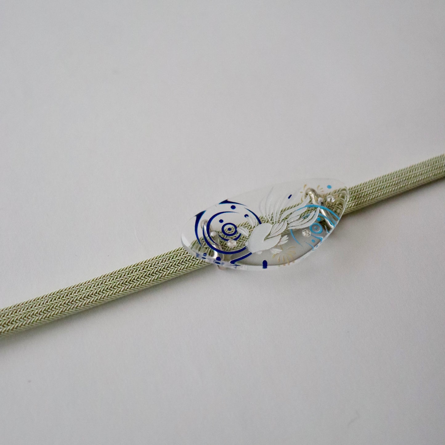 帯留「水紋金魚 - bl」大原商店