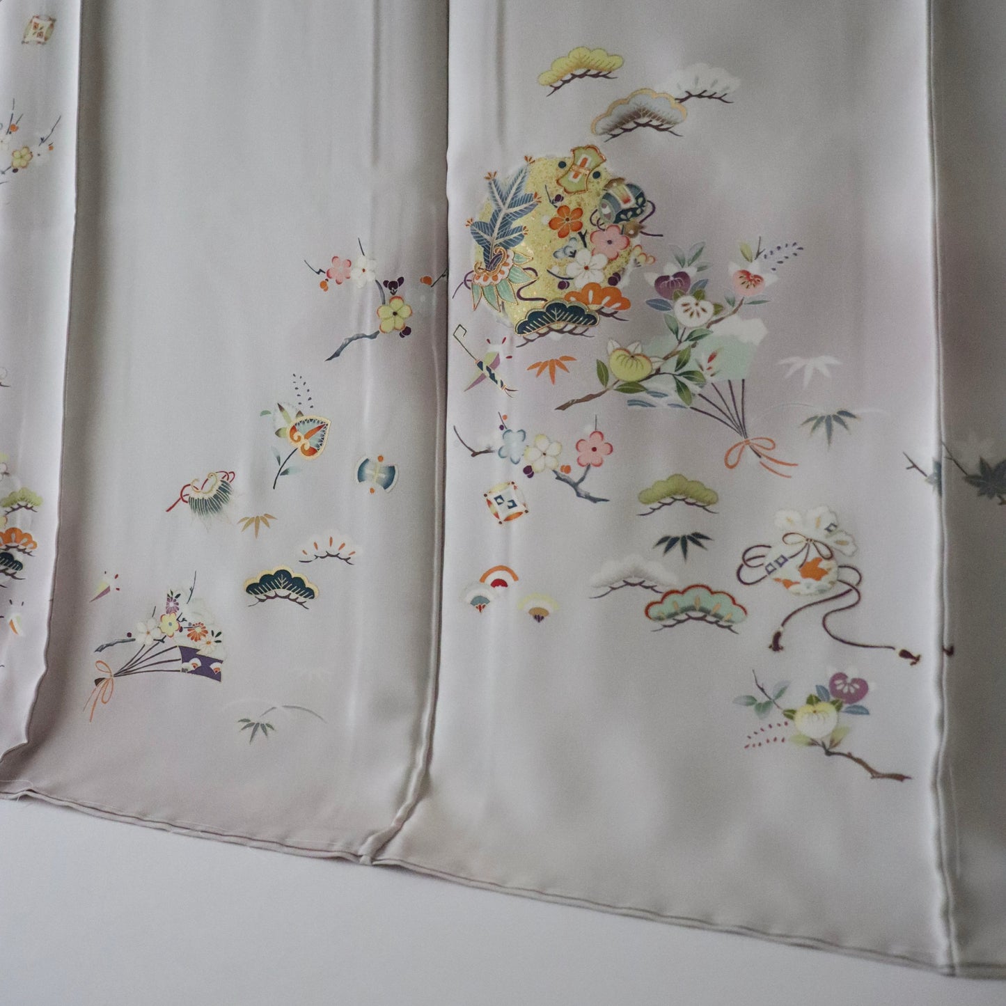 訪問着「手描き京友禅 - 吉祥尽くし」菱健