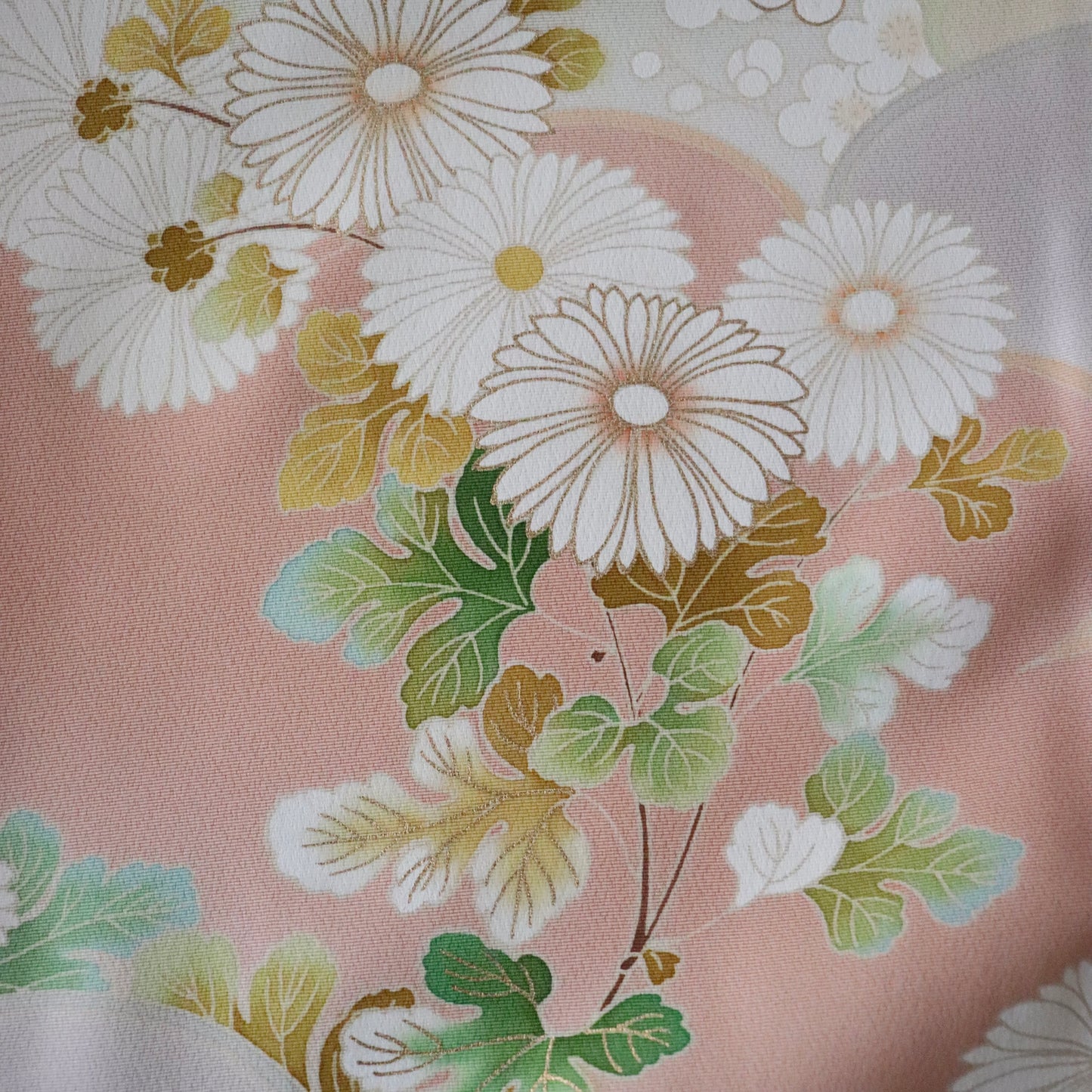 訪問着「手描き友禅 - 花と雲取り」