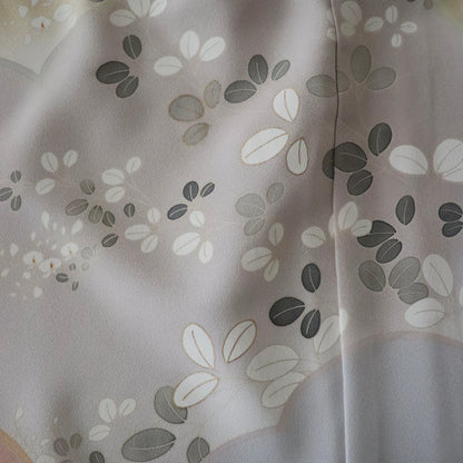 訪問着「手描き友禅 - 花と雲取り」