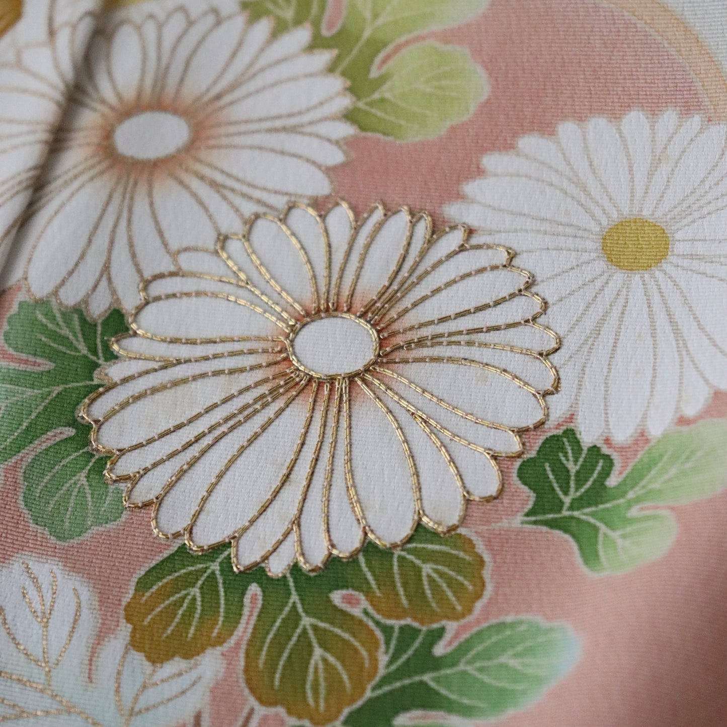 訪問着「手描き友禅 - 花と雲取り」