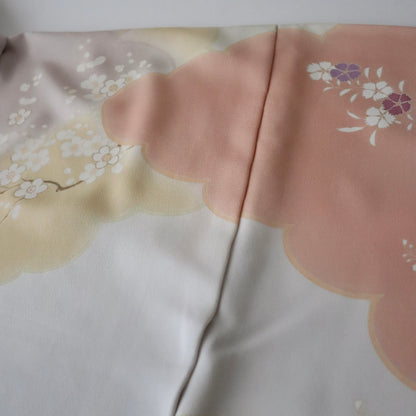 訪問着「手描き友禅 - 花と雲取り」