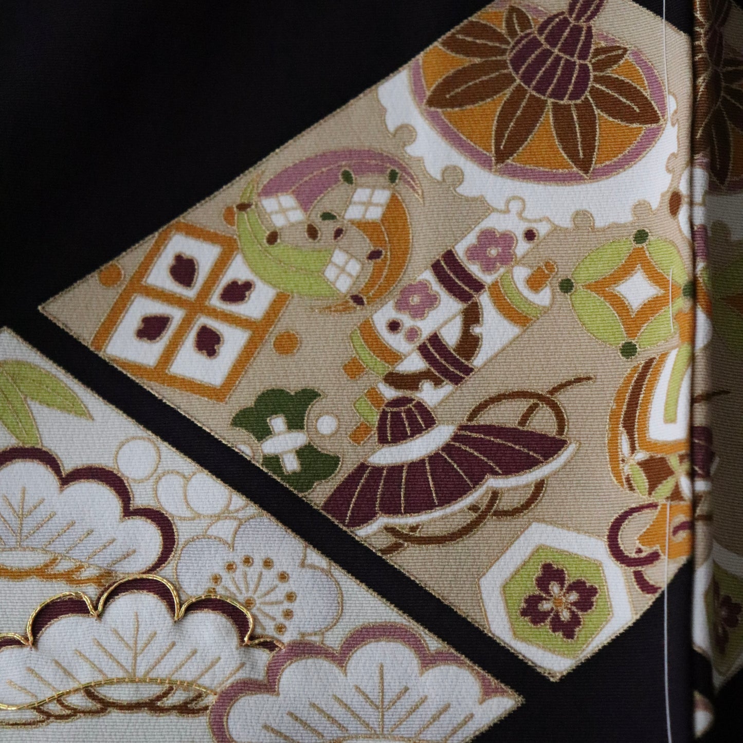 訪問着「手描き友禅 - 菱取り吉祥文」