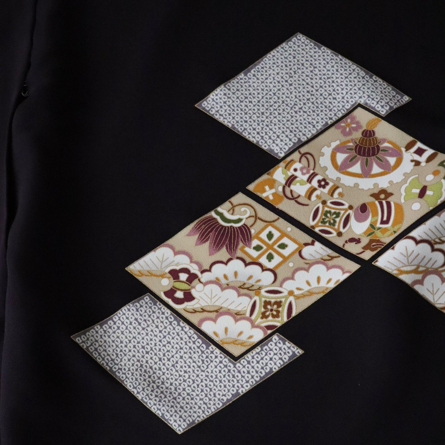 訪問着「手描き友禅 - 菱取り吉祥文」