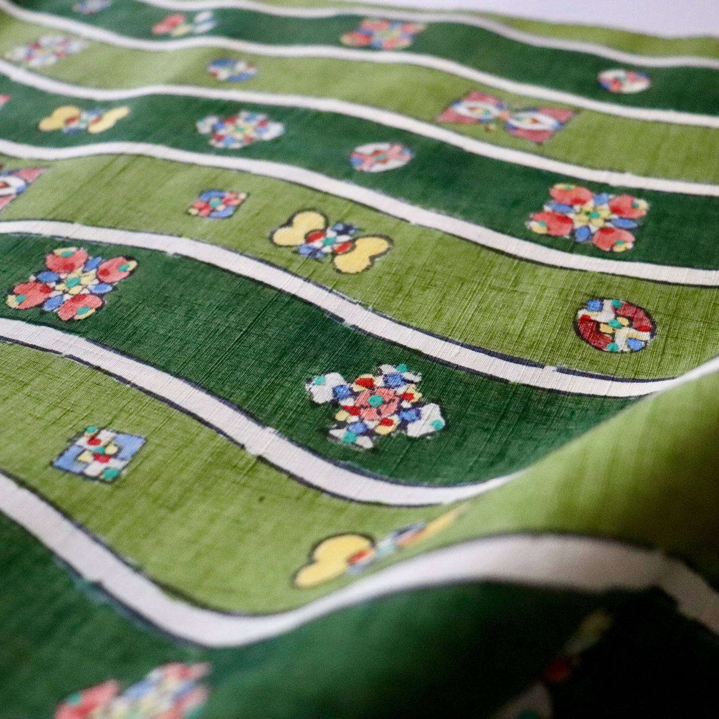 九寸名古屋帯「木版更紗 - よろけ縞」小島貞二