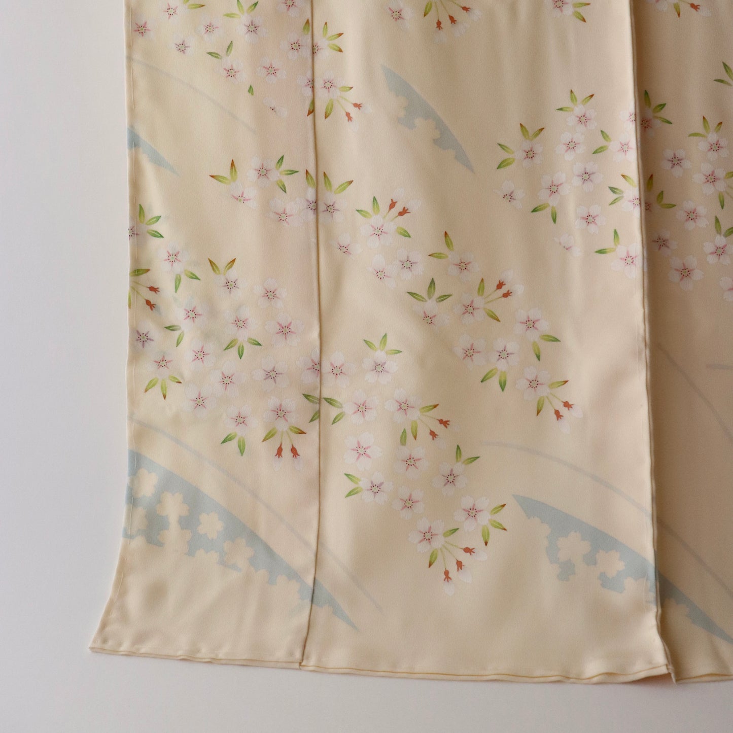 訪問着「加賀友禅 - 桜」高田克也