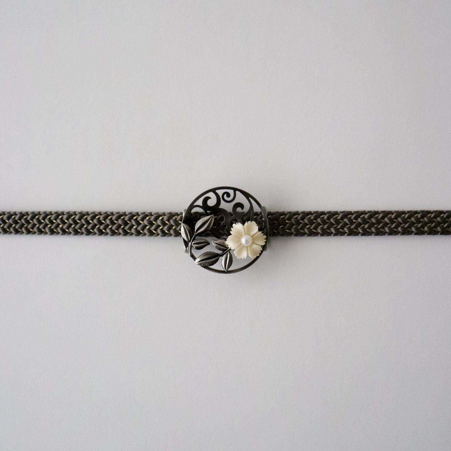 帯留「撫子 wht」大原商店