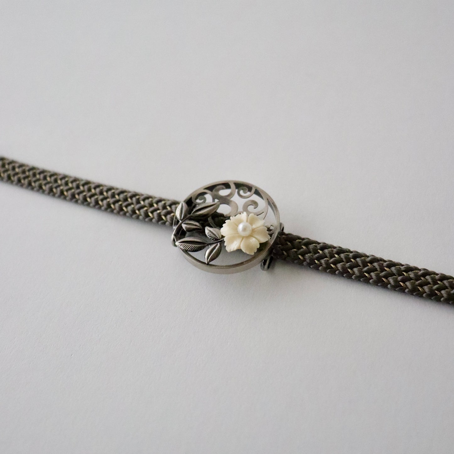 帯留「撫子 wht」大原商店