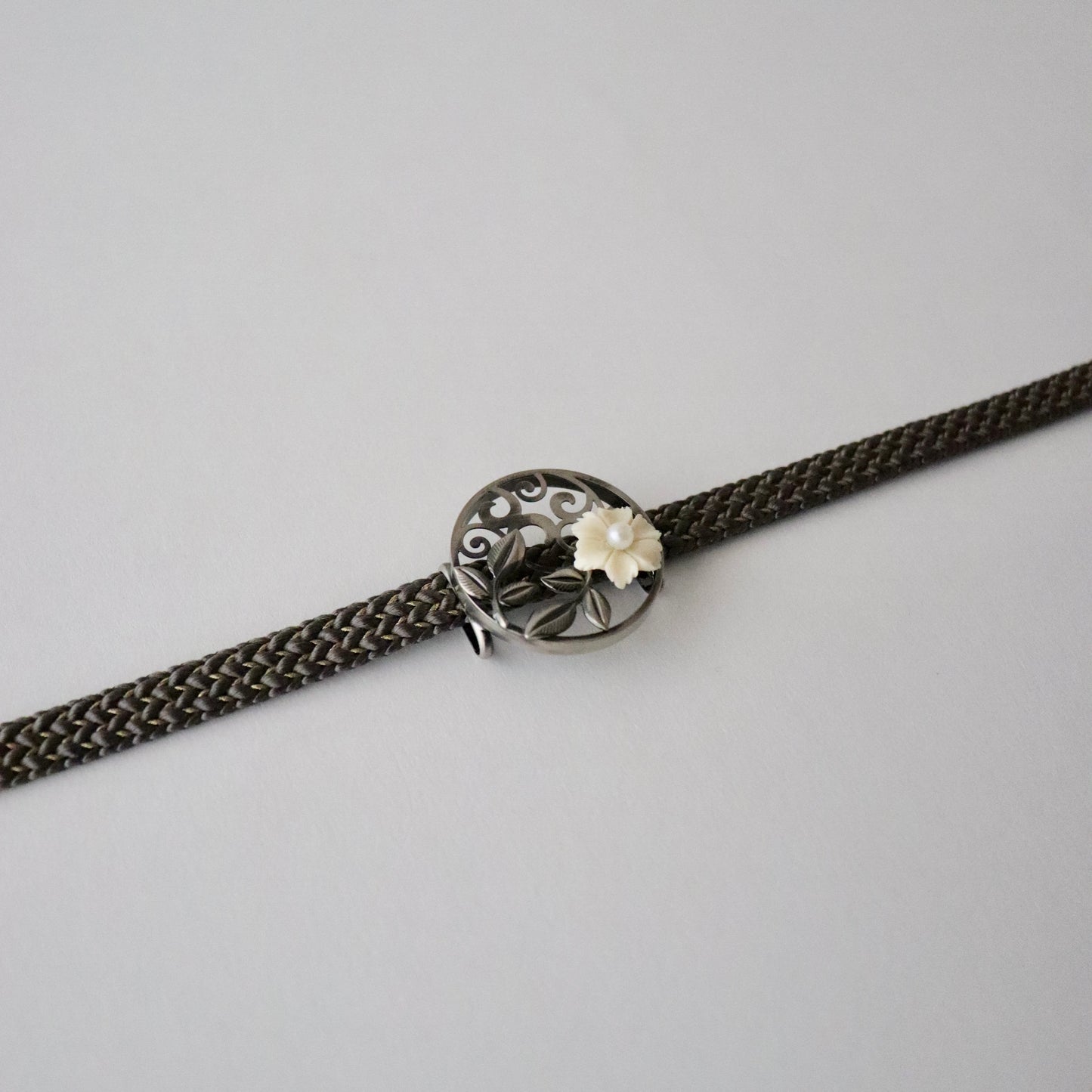 帯留「撫子 wht」大原商店