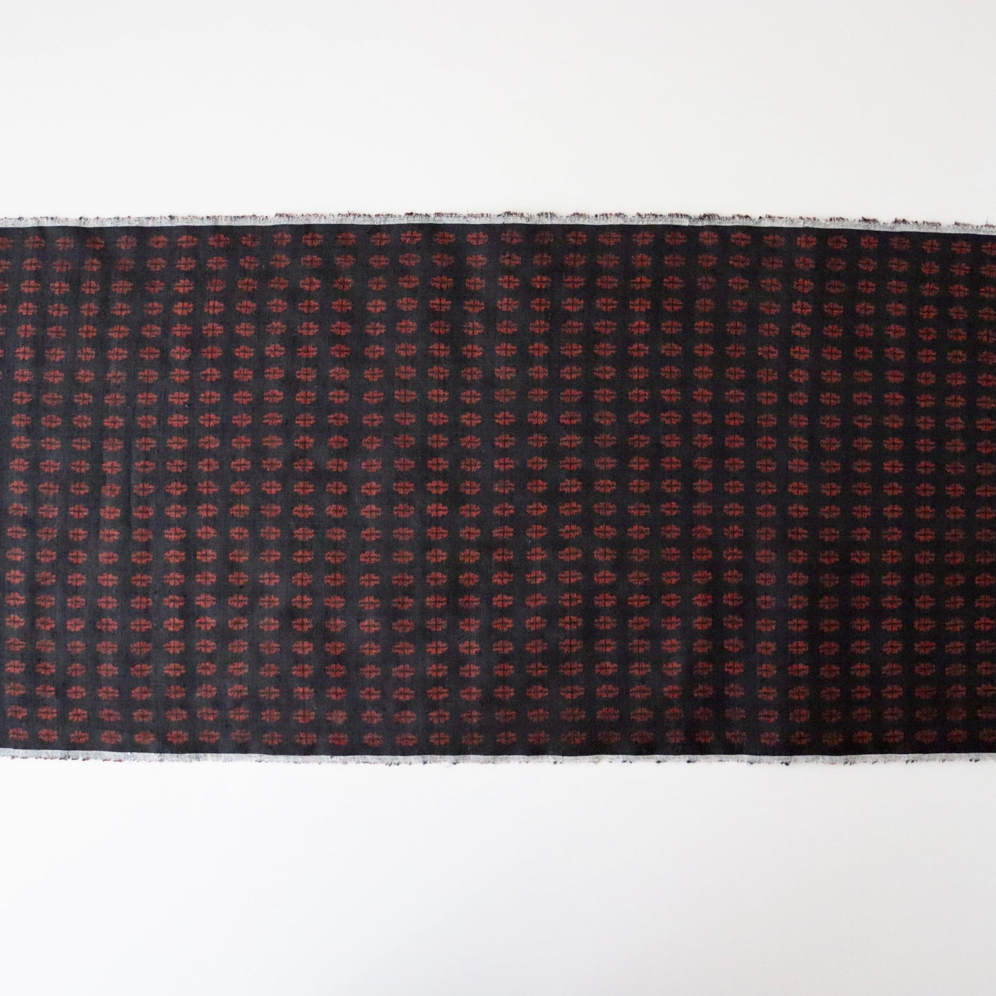 本場結城紬「大正絣 墨黒緋紋」小倉商店