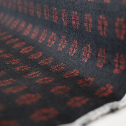 本場結城紬「大正絣 墨黒緋紋」小倉商店