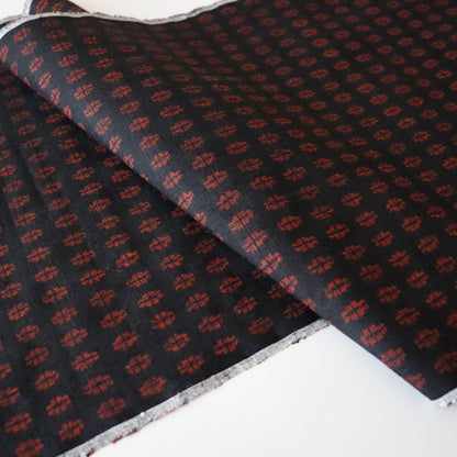 本場結城紬「大正絣 墨黒緋紋」小倉商店