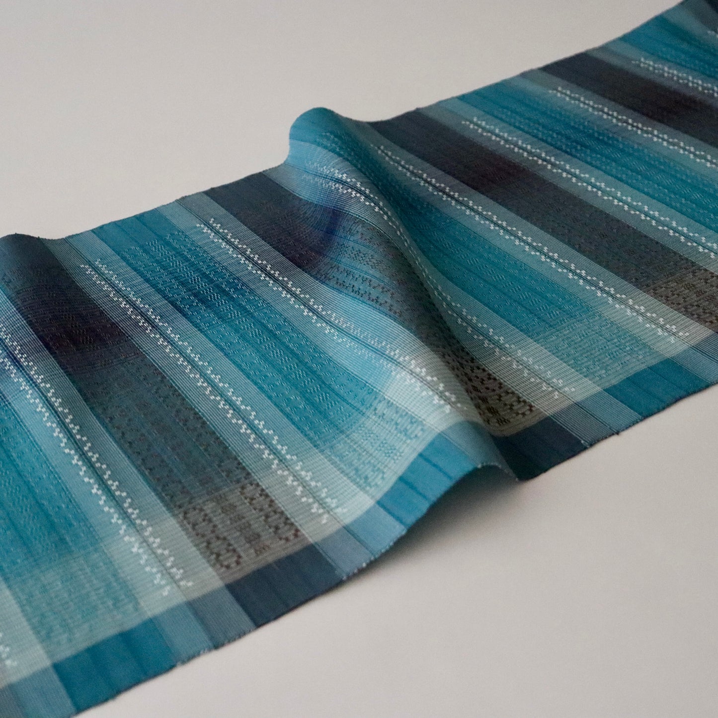 九寸名古屋帯「首里花倉織 - 碧縞」赤嶺真澄