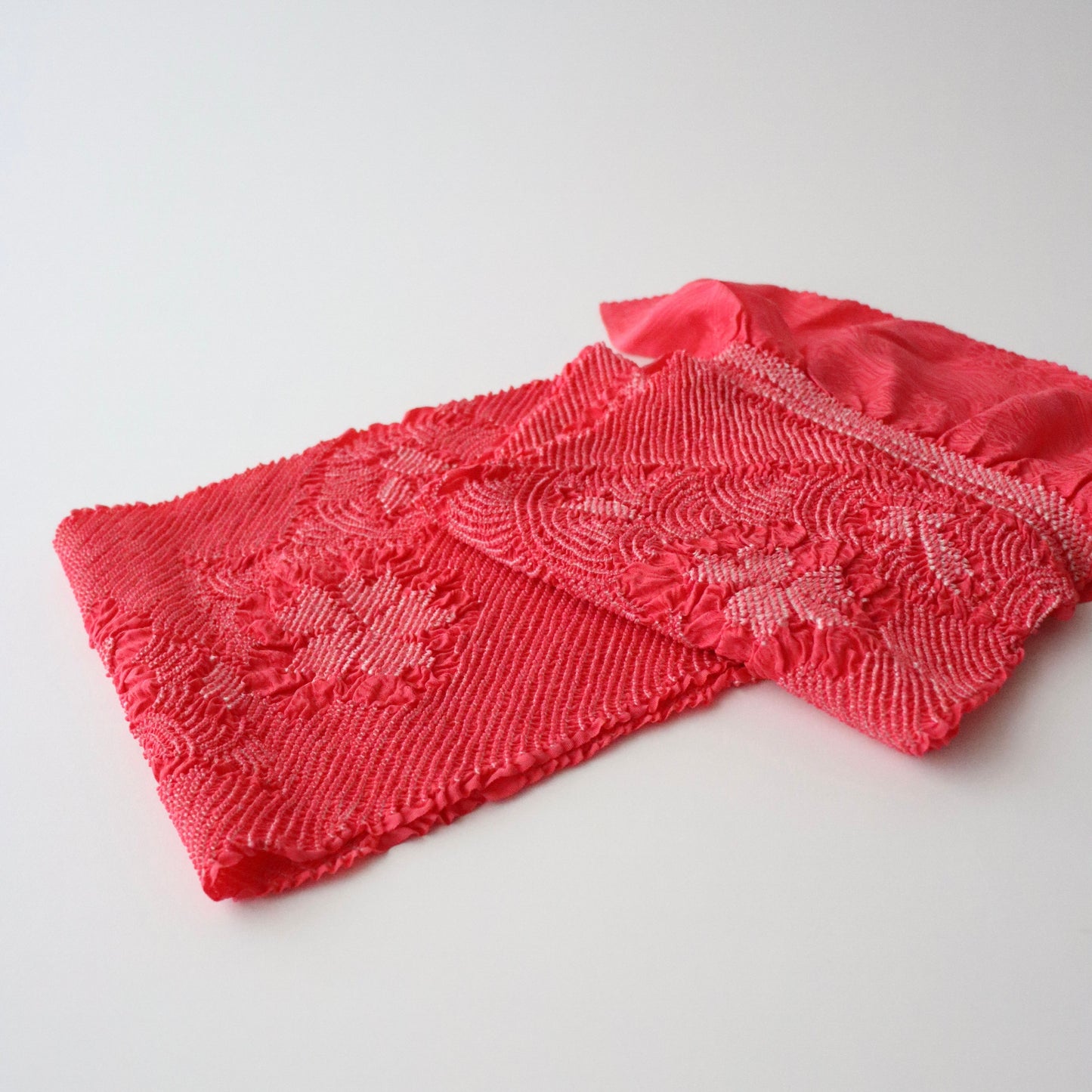 絞染帯揚げ「桜流水 - 躑躅色」