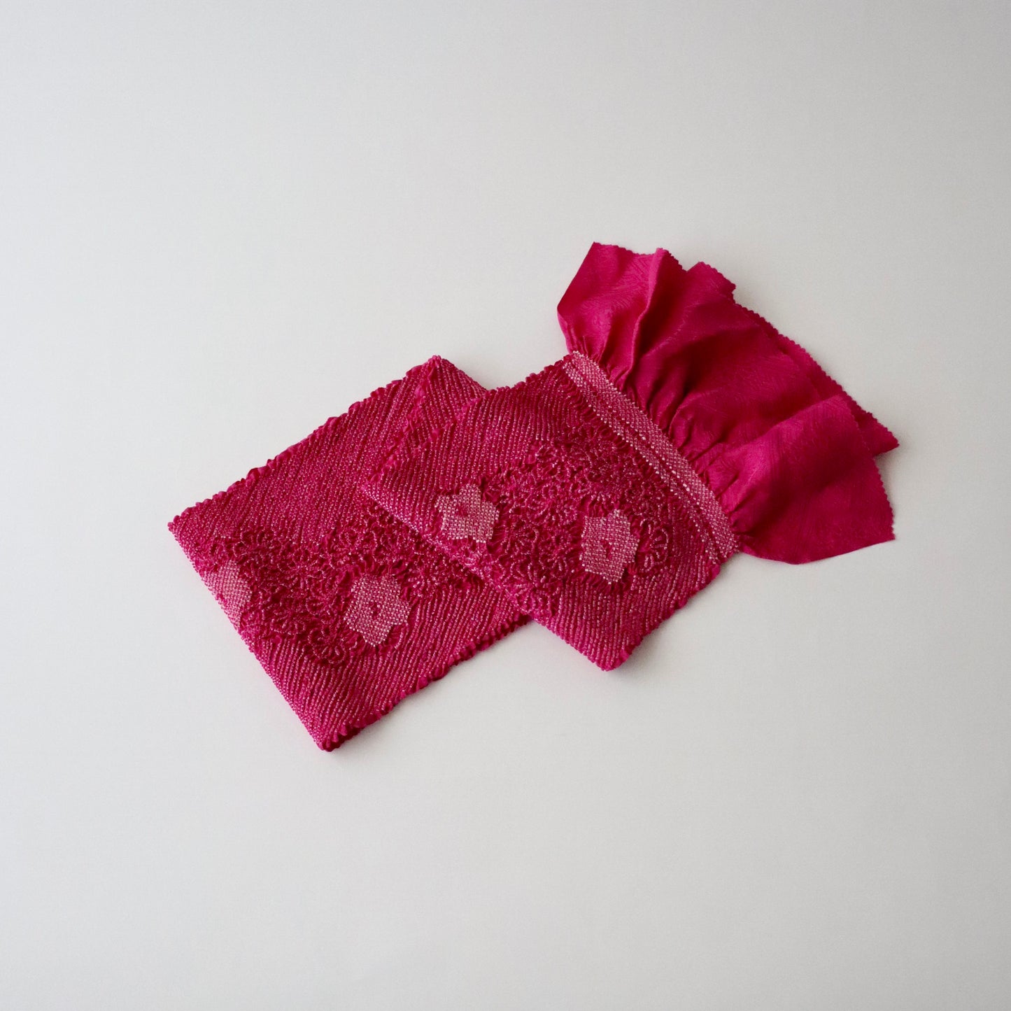 絞染帯揚げ「華流れ - 紅」